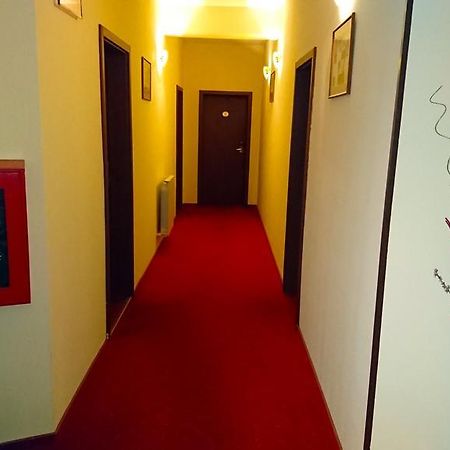 Hotel Pui De Urs 부쿠레슈티 외부 사진