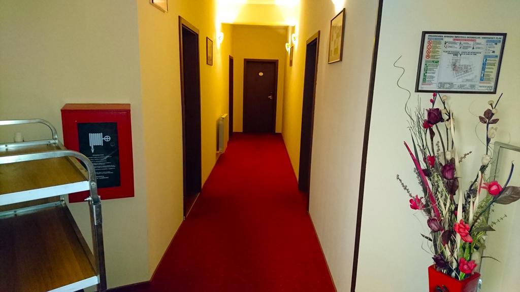 Hotel Pui De Urs 부쿠레슈티 외부 사진